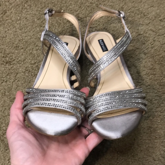 Alex Marie Layona Rhinestone Strappy Kitten Heels Size 6 - Picture 6 of 7